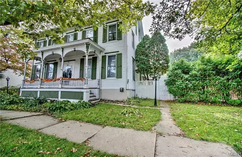 224 Center St, Jim Thorpe, PA 18229