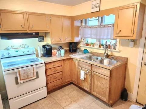 256 Union Blvd, Bethlehem, PA 18018 photo 5