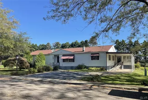 11 Revolutionary Rd, Mount Bethel, PA 18343