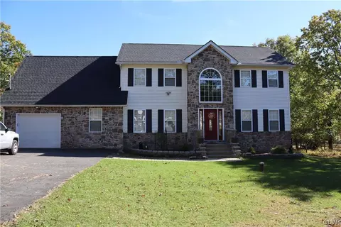 114 Lamsden Dr, Effort, PA 18330