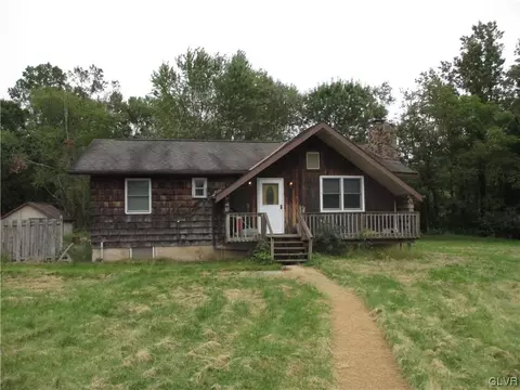 674 Heyer Mill Rd, Nazareth, PA 18064