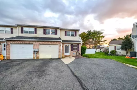 1602 Ilona Dr, Hellertown, PA 18055
