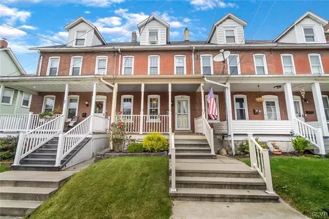 37 Evergreen St, Nazareth, PA 18064