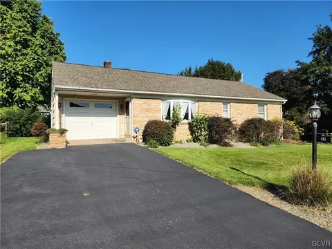 33 Liberty St, Nazareth, PA 18064