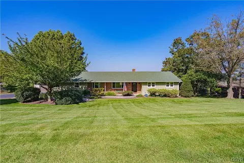 5724 Keith Ln, Emmaus, PA 18049