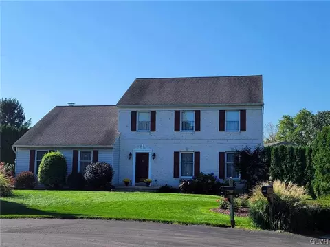 5756 Nottingham Ct, Laurys Station, PA 18059
