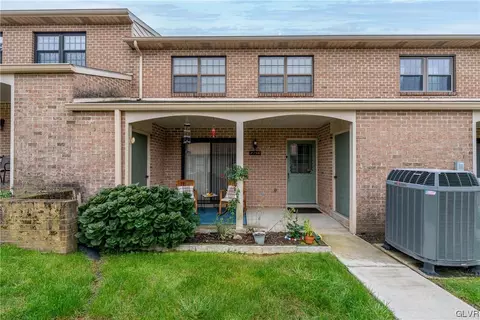 2756 Rolling Green Pl, Macungie, PA 18062