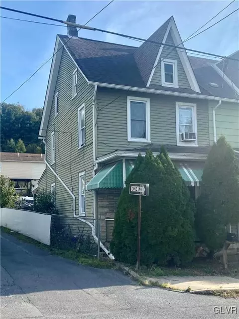 653 W Franklin St, Slatington, PA 18080