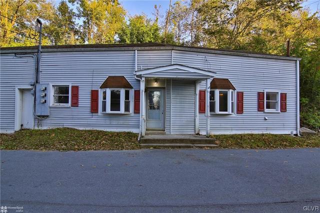 2264 Pennsylvania Ave, Bangor, PA 18013