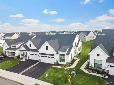 6980 Pine Ln, Bath, PA 18014 photo 3