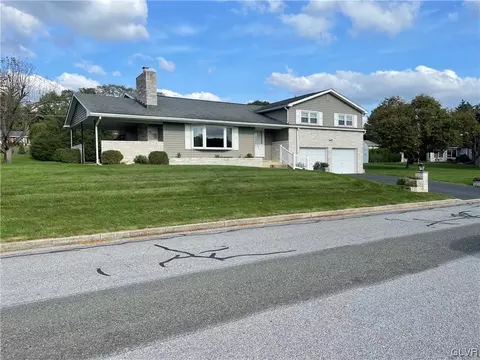 935 Williams Ave, Walnutport, PA 18088
