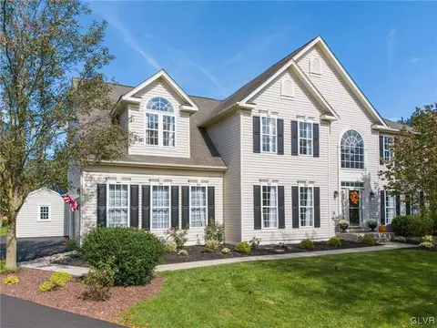 6858 Sunflower Ln, Macungie, PA 18062