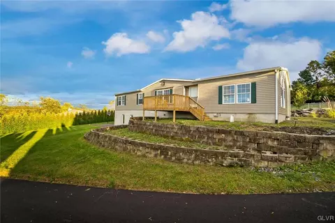 724 Fir Dr, Walnutport, PA 18088