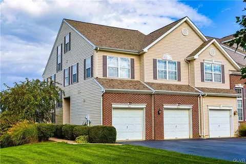 5253 Dartmouth Dr, Macungie, PA 18062