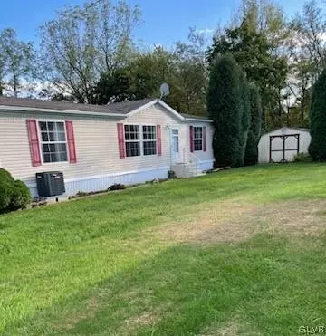 132 W Zimmer Dr, Walnutport, PA 18088