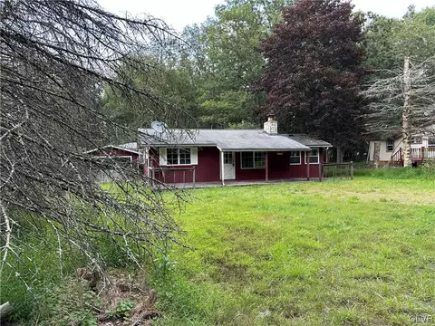 14 Cedar Ln, Albrightsville, PA 18210