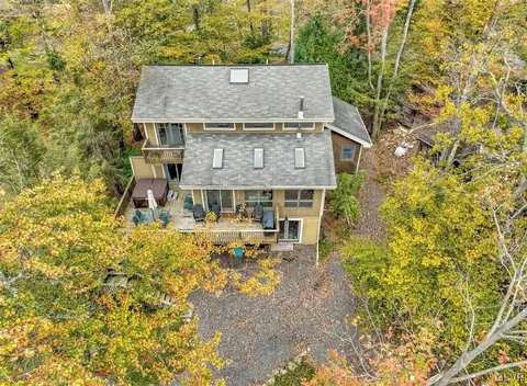 6119 Boardwalk Dr, Coolbaugh Twp, PA 18466