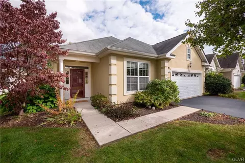 1905 Alexander Dr, Macungie, PA 18062
