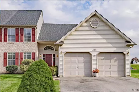 2054 Rolling Meadow Dr, Macungie, PA 18062