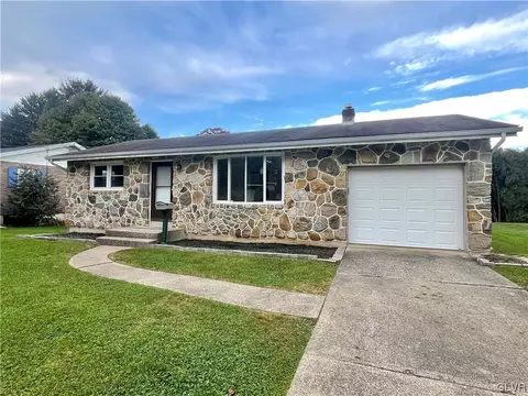2082 Kensington Rd, Bethlehem, PA 18018