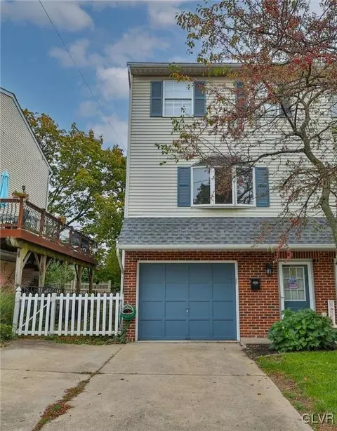 9 Club Ave, Bethlehem, PA 18018