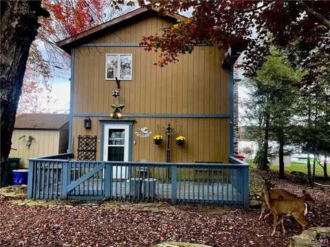 6089 Boardwalk Dr, Coolbaugh Twp, PA 18466