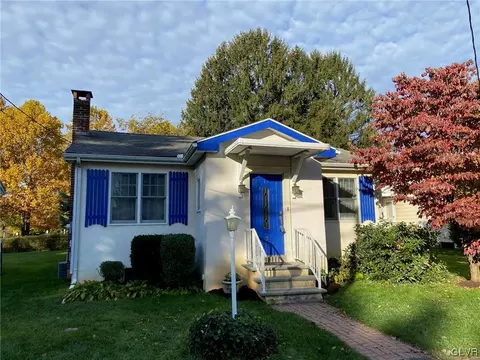 7 Aarons Pl, Forks Twp, PA 18040