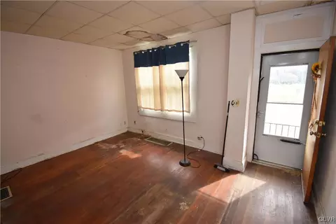 415 E Wall St, Bethlehem, PA 18018 photo 4
