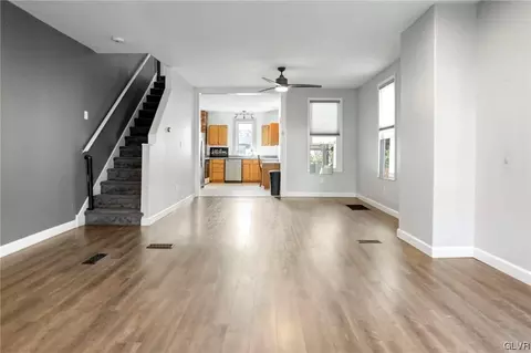 34 Goepp St, Bethlehem, PA 18018 photo 2