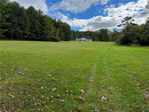 6907 Wimmer Rd, Saucon Twp, PA 18015