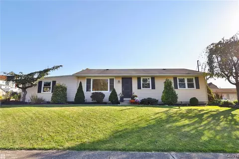 4720 Hoffman Dr, Whitehall, PA 18052
