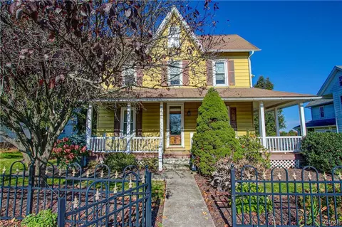 211 E Broad St, Quakertown, PA 18951