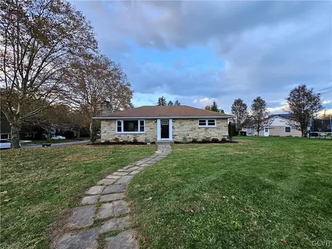 12 Kendon Dr, Palmer Township, PA 18045