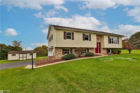 4816 Lisa Dr, Schnecksville, PA 18078