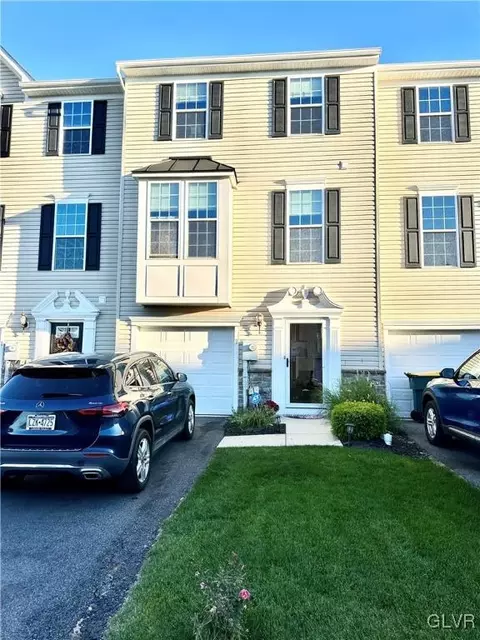 3 Pink Rose Ln, Palmer Township, PA 18045