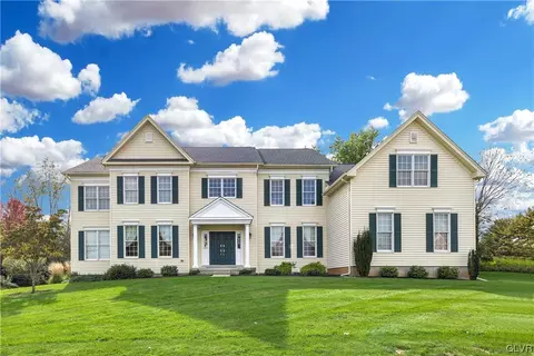 1846 Viola Ln, Hellertown, PA 18055