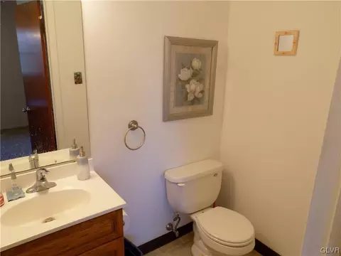109 Old Forge Dr, Bath, PA 18014 photo 10