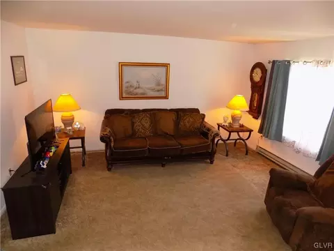 109 Old Forge Dr, Bath, PA 18014 photo 6