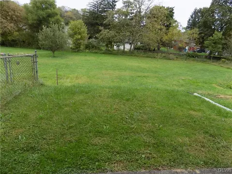 109 Old Forge Dr, Bath, PA 18014 photo 18