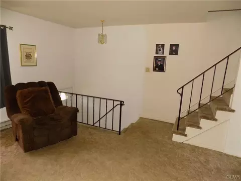 109 Old Forge Dr, Bath, PA 18014 photo 5