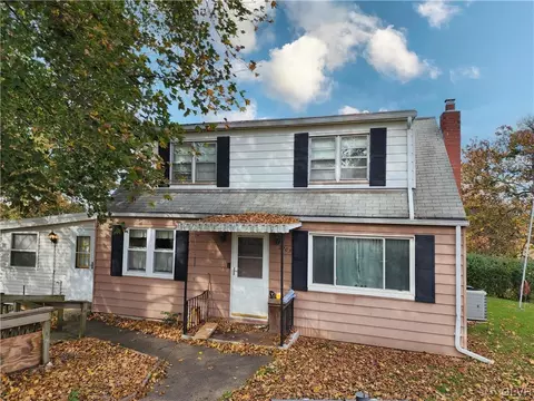 2203 Gruver Ave, Palmer Township, PA 18045