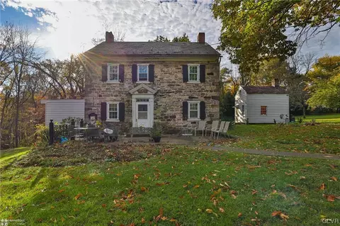 3200 N Delaware Dr, Forks Twp, PA 18040
