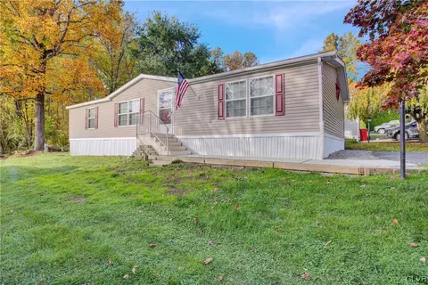 435 Mountain Village Dr, Macungie, PA 18062