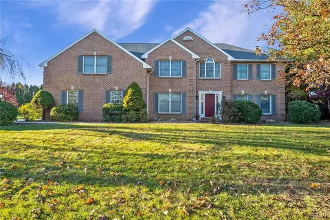2045 Quail Creek Rd, Bethlehem, PA 18017