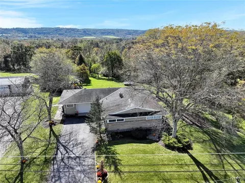 587 Mahoning Dr, Lehighton, PA 18235