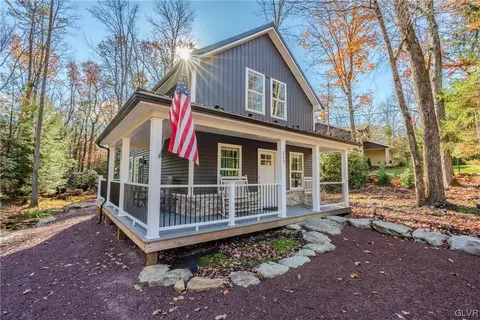 205 Great Oaks Dr, Nesquehoning, PA 18240