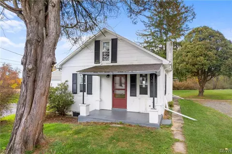 11 Lumber St, Mertztown, PA 19539