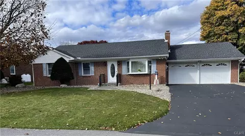 561 Mountain View Ave, Nazareth, PA 18064