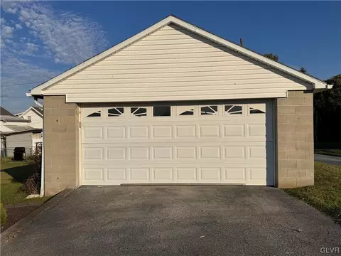 160 Maple St, Coplay, PA 18037 photo 2
