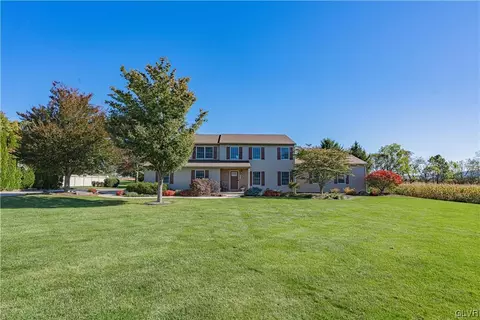 1823 Amanda Dr, Breinigsville, PA 18031
